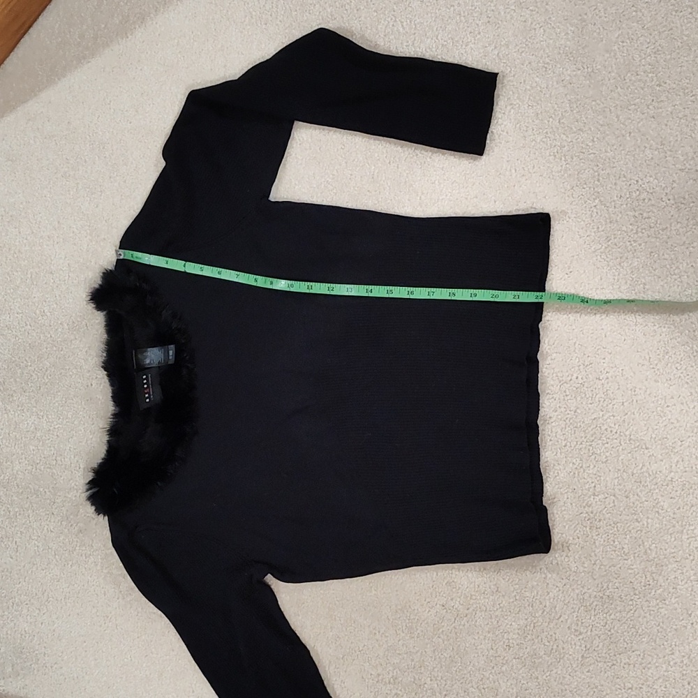 Access- Liz Claiborne knit sweater with faux fur trim